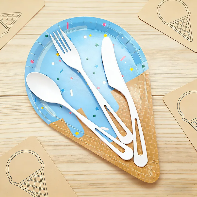 Miljövänliga droppformade plastbestick