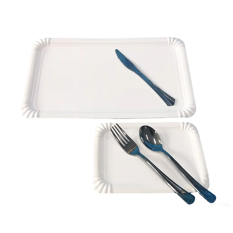 Rektangulär vit festtårta papperstallrik